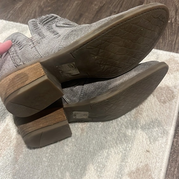 Women’s Not Rated Booties - Picture 4 of 4